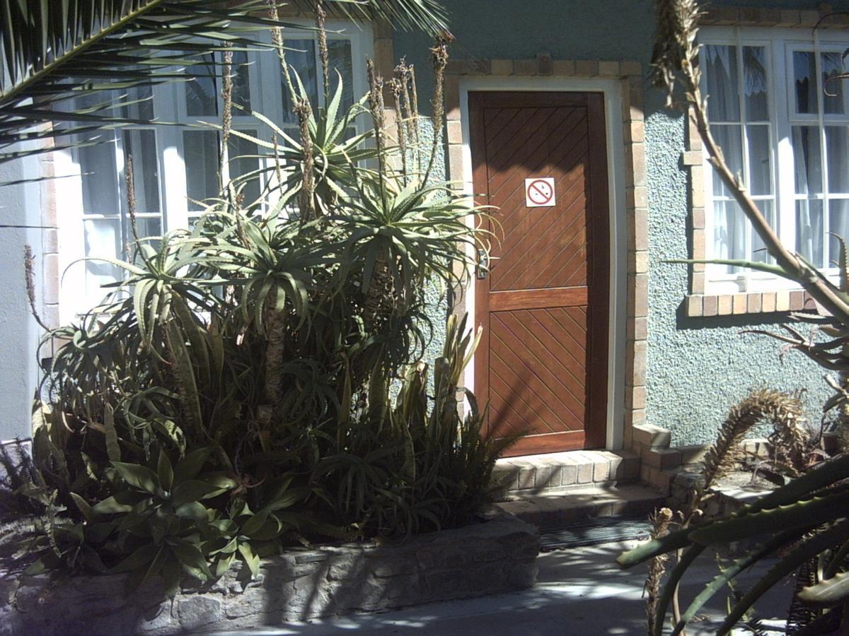 Tranquility Self Catering Hotel Lüderitz Exterior foto