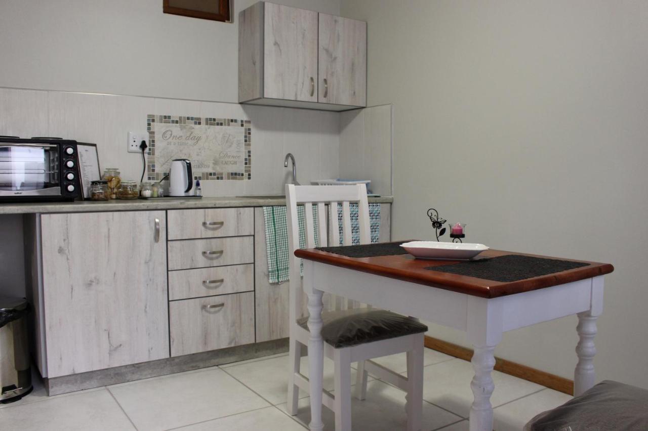 Tranquility Self Catering Hotel Lüderitz Exterior foto